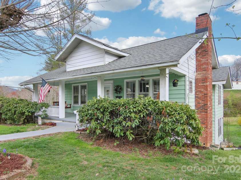 21 Henry Drive, Clyde, NC 28721.  MLS# CAR4243150, YatesRealty ID 5791. 