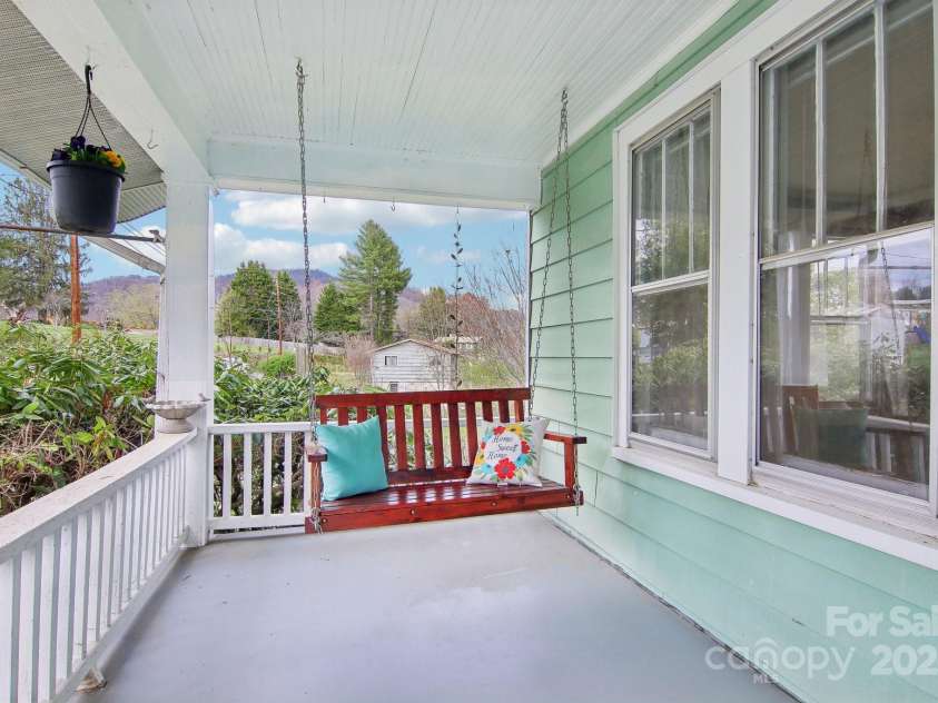 21 Henry Drive, Clyde, NC 28721.  MLS# CAR4243150, YatesRealty ID 5791. 