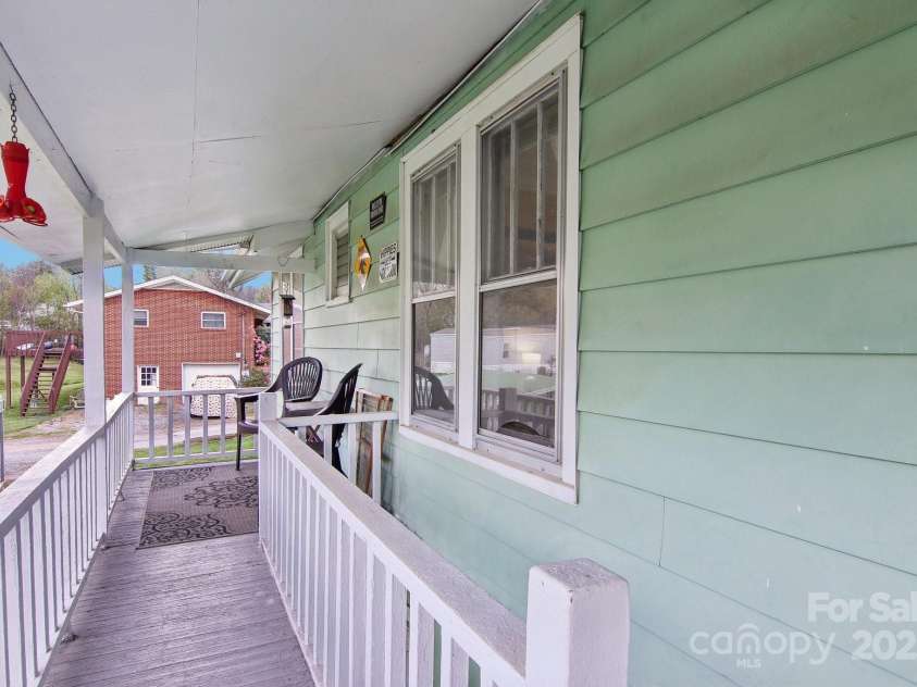 21 Henry Drive, Clyde, NC 28721.  MLS# CAR4243150, YatesRealty ID 5791. 