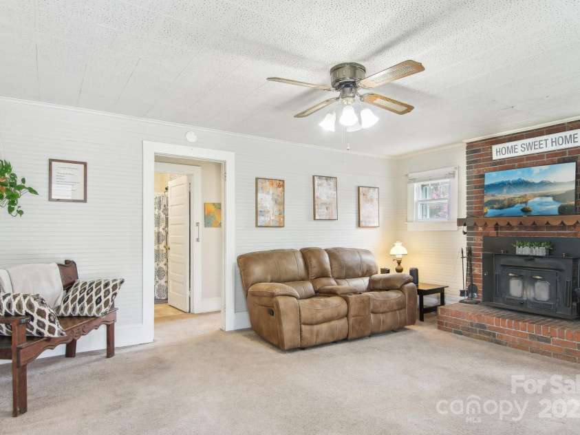 21 Henry Drive, Clyde, NC 28721.  MLS# CAR4243150, YatesRealty ID 5791. 