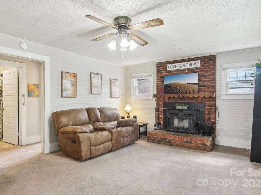 21 Henry Drive, Clyde, NC 28721.  MLS# CAR4243150, YatesRealty ID 5791. 