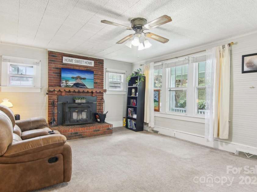 21 Henry Drive, Clyde, NC 28721.  MLS# CAR4243150, YatesRealty ID 5791. 