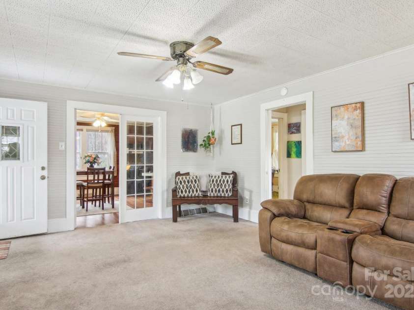 21 Henry Drive, Clyde, NC 28721.  MLS# CAR4243150, YatesRealty ID 5791. 