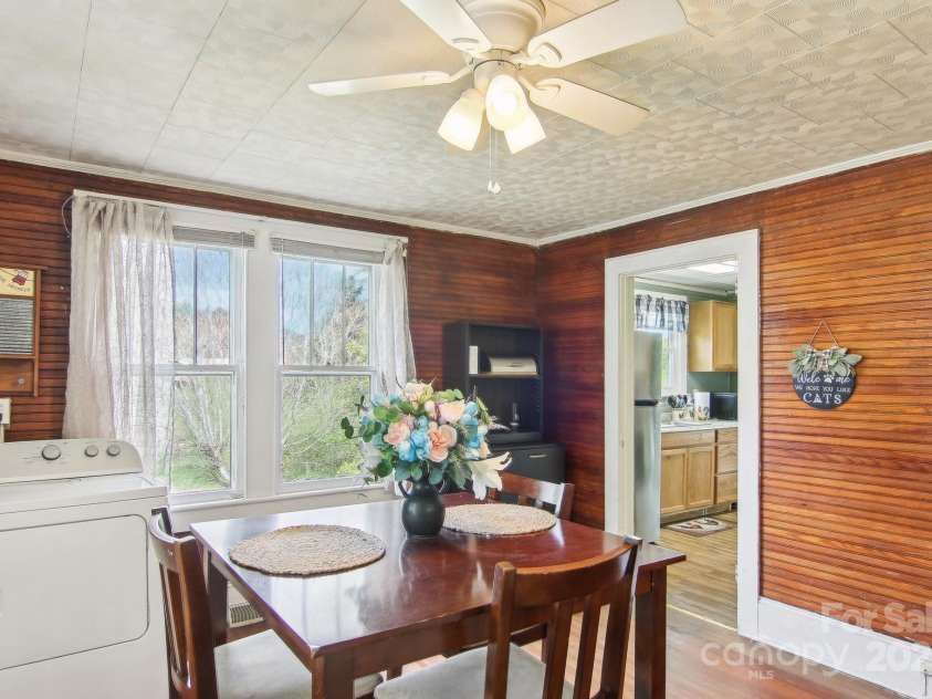 21 Henry Drive, Clyde, NC 28721.  MLS# CAR4243150, YatesRealty ID 5791. 