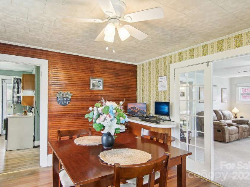 21 Henry Drive, Clyde, NC 28721.  MLS# CAR4243150, YatesRealty ID 5791. 