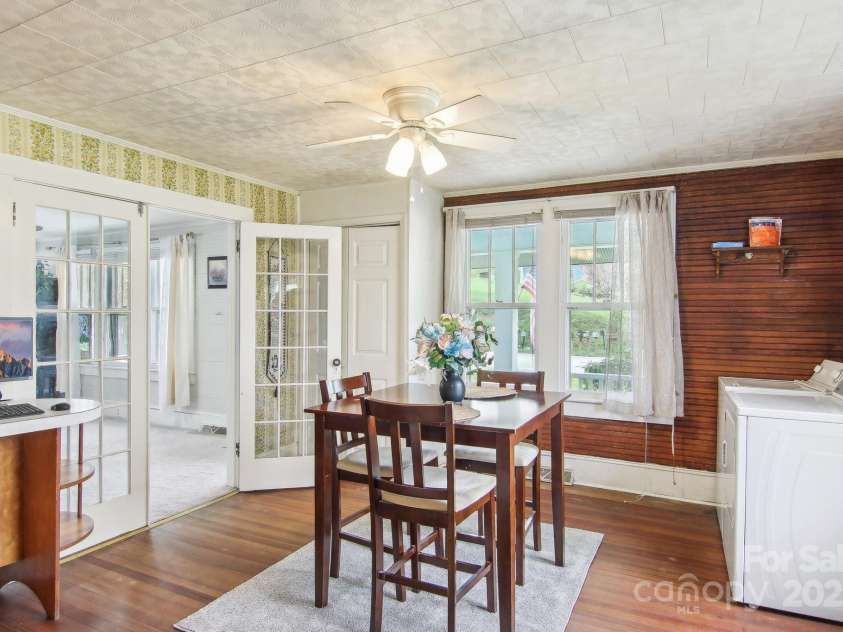 21 Henry Drive, Clyde, NC 28721.  MLS# CAR4243150, YatesRealty ID 5791. 