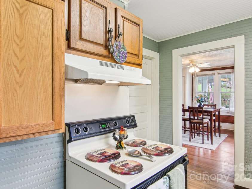 21 Henry Drive, Clyde, NC 28721.  MLS# CAR4243150, YatesRealty ID 5791. 