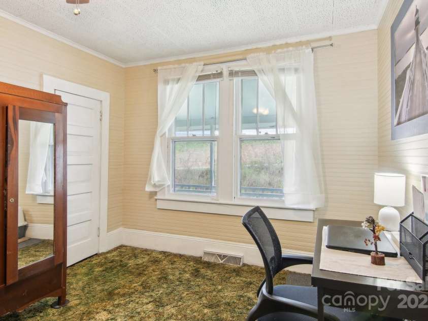 21 Henry Drive, Clyde, NC 28721.  MLS# CAR4243150, YatesRealty ID 5791. 