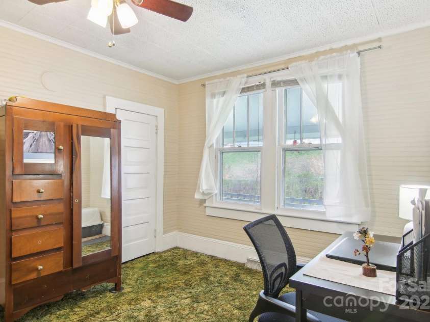 21 Henry Drive, Clyde, NC 28721.  MLS# CAR4243150, YatesRealty ID 5791. 