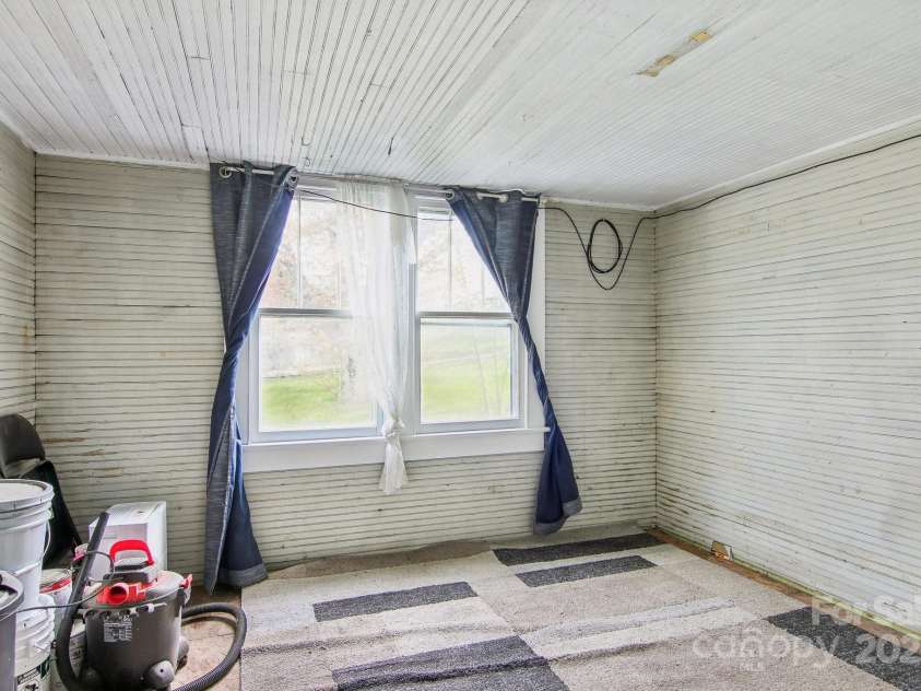 21 Henry Drive, Clyde, NC 28721.  MLS# CAR4243150, YatesRealty ID 5791. 