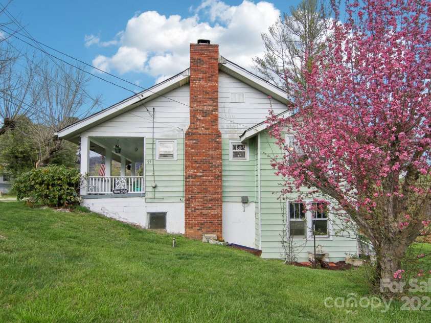 21 Henry Drive, Clyde, NC 28721.  MLS# CAR4243150, YatesRealty ID 5791. 