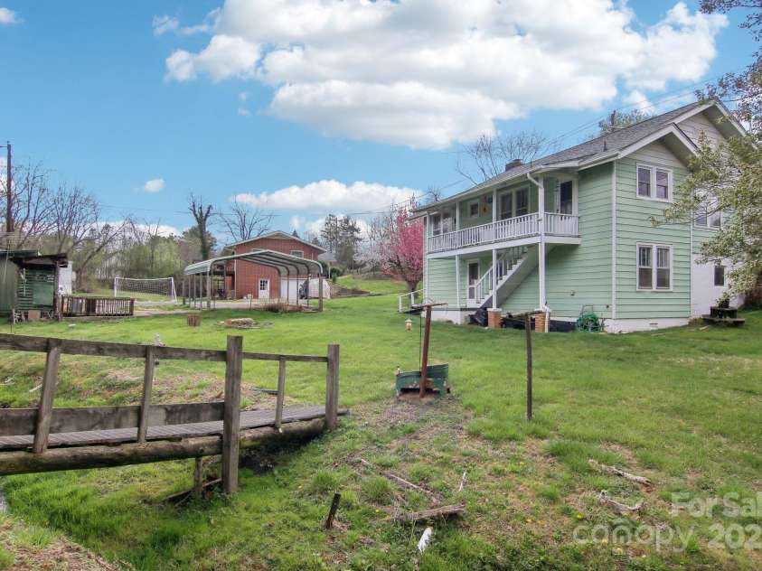 21 Henry Drive, Clyde, NC 28721.  MLS# CAR4243150, YatesRealty ID 5791. 