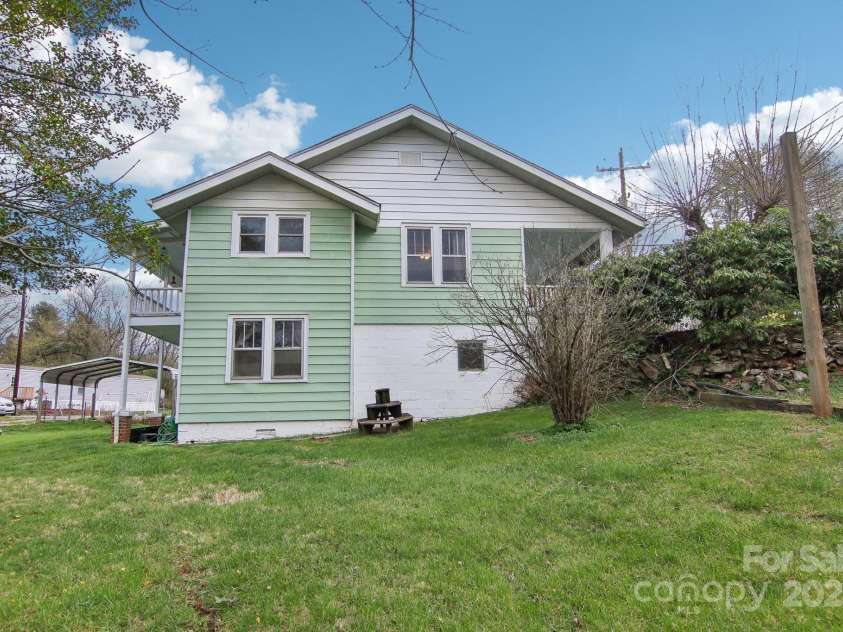 21 Henry Drive, Clyde, NC 28721.  MLS# CAR4243150, YatesRealty ID 5791. 