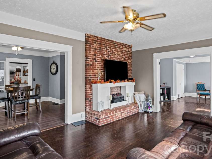 306 Hillcrest Drive, Lexington, NC 27292.  MLS# CAR4436131, YatesRealty ID 57912. 