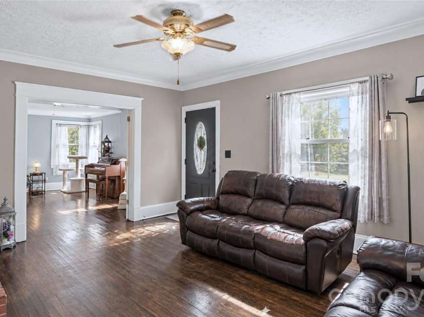 306 Hillcrest Drive, Lexington, NC 27292.  MLS# CAR4436131, YatesRealty ID 57912. 