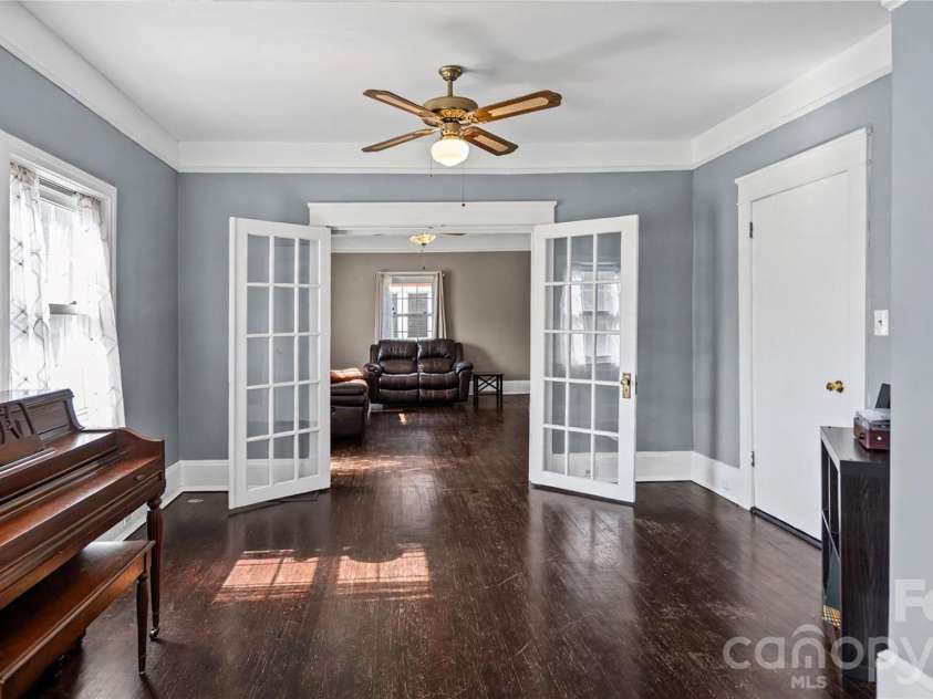 306 Hillcrest Drive, Lexington, NC 27292.  MLS# CAR4436131, YatesRealty ID 57912. 