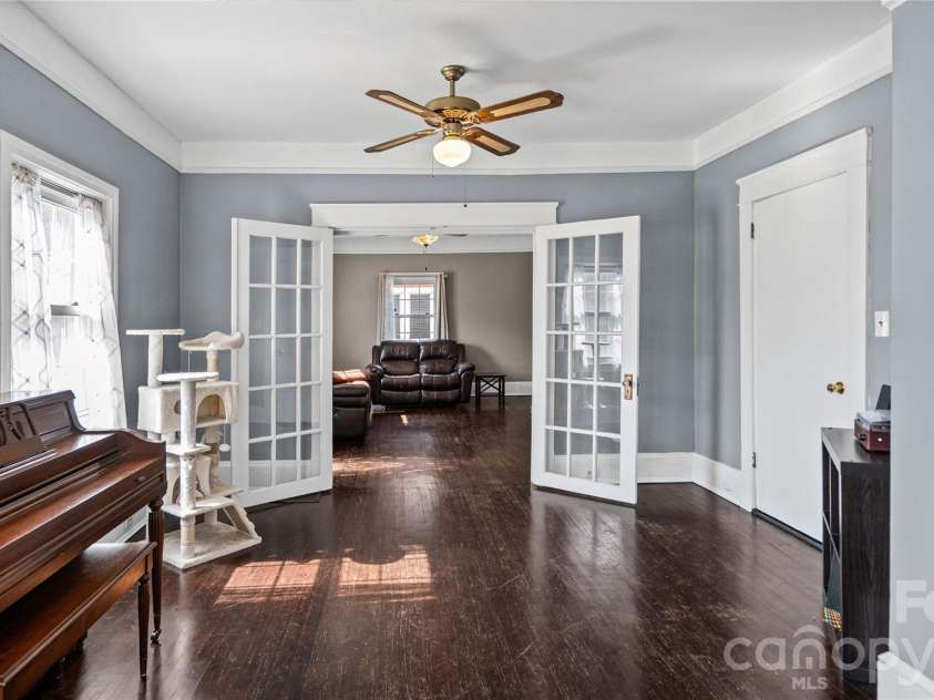 306 Hillcrest Drive, Lexington, NC 27292.  MLS# CAR4436131, YatesRealty ID 57912. 