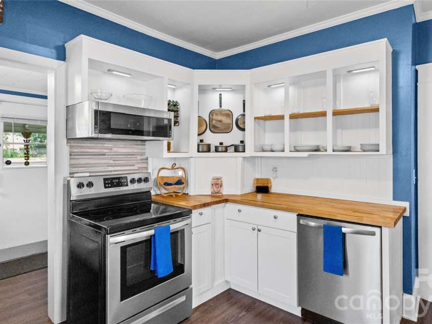 306 Hillcrest Drive, Lexington, NC 27292.  MLS# CAR4436131, YatesRealty ID 57912. 