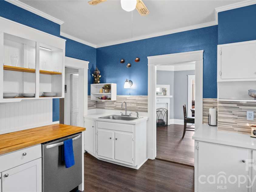 306 Hillcrest Drive, Lexington, NC 27292.  MLS# CAR4436131, YatesRealty ID 57912. 