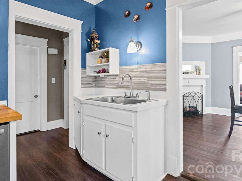 306 Hillcrest Drive, Lexington, NC 27292.  MLS# CAR4436131, YatesRealty ID 57912. 