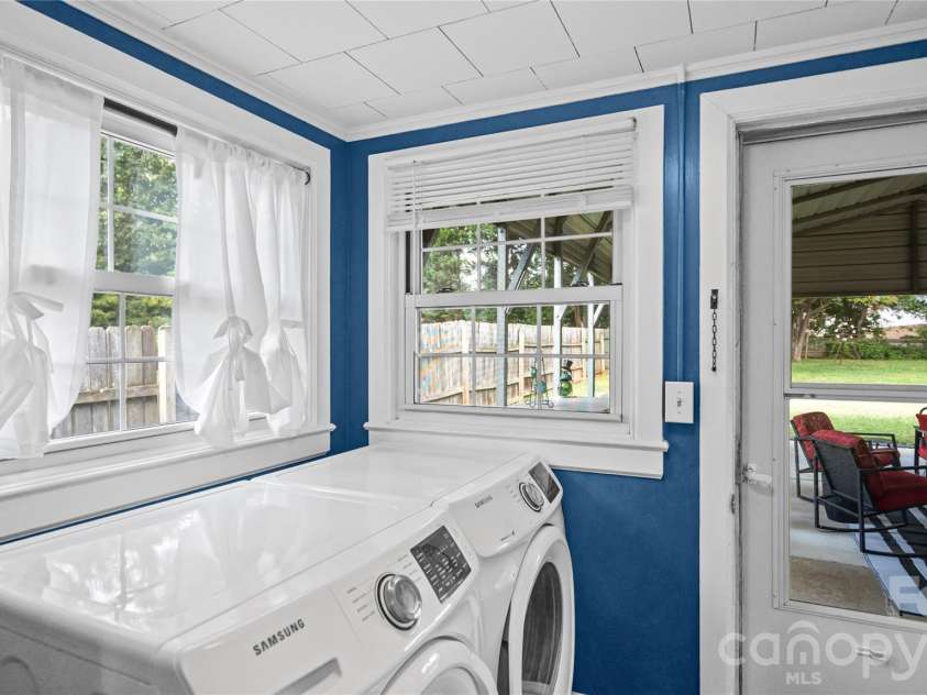 306 Hillcrest Drive, Lexington, NC 27292.  MLS# CAR4436131, YatesRealty ID 57912. 