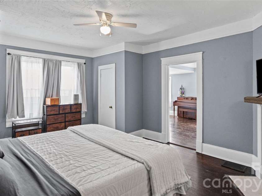 306 Hillcrest Drive, Lexington, NC 27292.  MLS# CAR4436131, YatesRealty ID 57912. 
