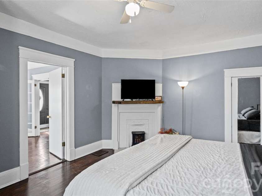 306 Hillcrest Drive, Lexington, NC 27292.  MLS# CAR4436131, YatesRealty ID 57912. 