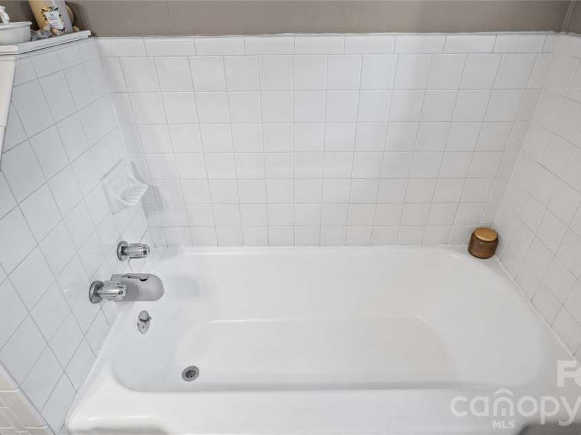 306 Hillcrest Drive, Lexington, NC 27292.  MLS# CAR4436131, YatesRealty ID 57912. 