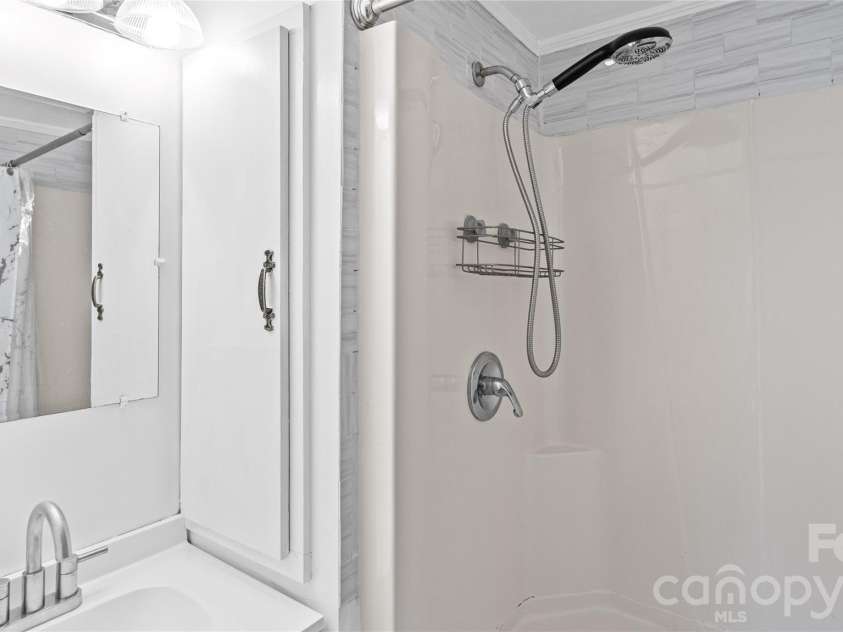 306 Hillcrest Drive, Lexington, NC 27292.  MLS# CAR4436131, YatesRealty ID 57912. 