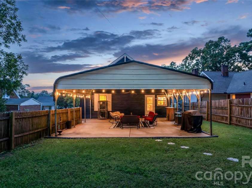 306 Hillcrest Drive, Lexington, NC 27292.  MLS# CAR4436131, YatesRealty ID 57912. 