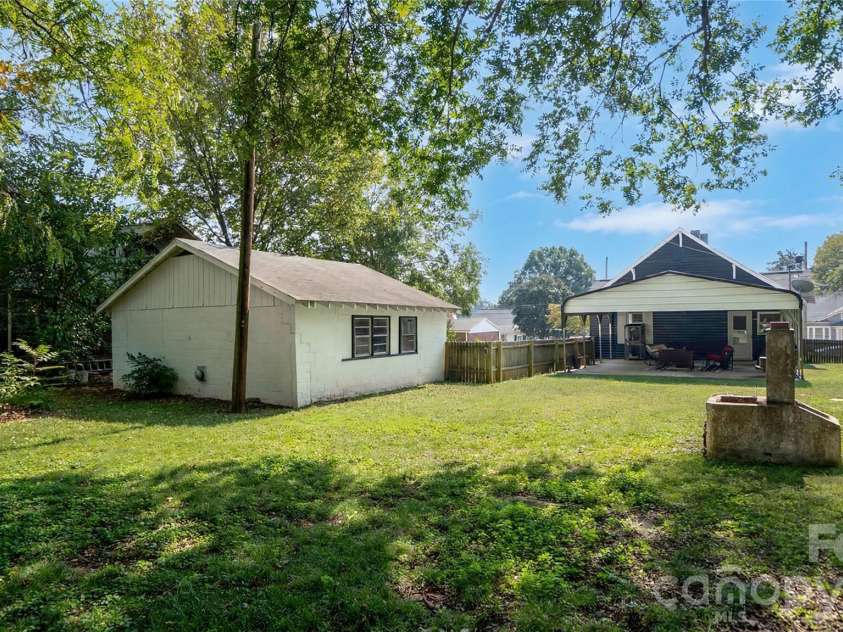 306 Hillcrest Drive, Lexington, NC 27292.  MLS# CAR4436131, YatesRealty ID 57912. 