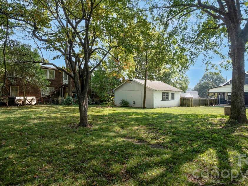 306 Hillcrest Drive, Lexington, NC 27292.  MLS# CAR4436131, YatesRealty ID 57912. 