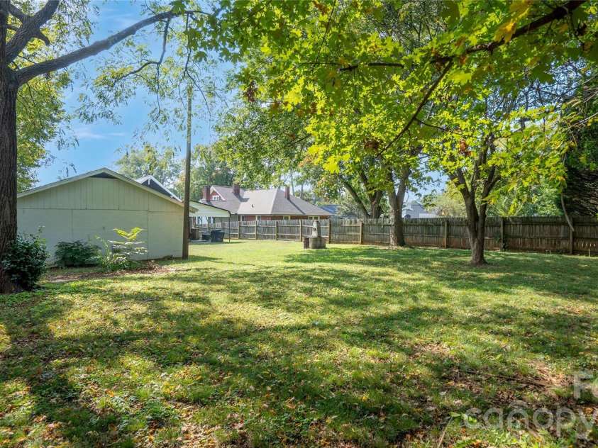 306 Hillcrest Drive, Lexington, NC 27292.  MLS# CAR4436131, YatesRealty ID 57912. 