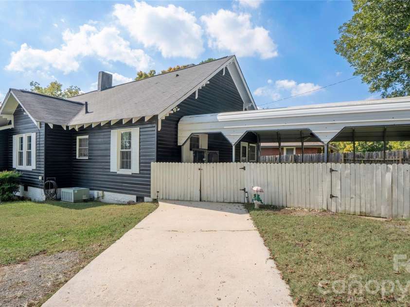 306 Hillcrest Drive, Lexington, NC 27292.  MLS# CAR4436131, YatesRealty ID 57912. 