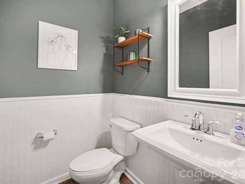4410 Huntley Glen Drive, Pineville, NC 28134.  MLS# CAR4436263, YatesRealty ID 57919. Half Bath on Main