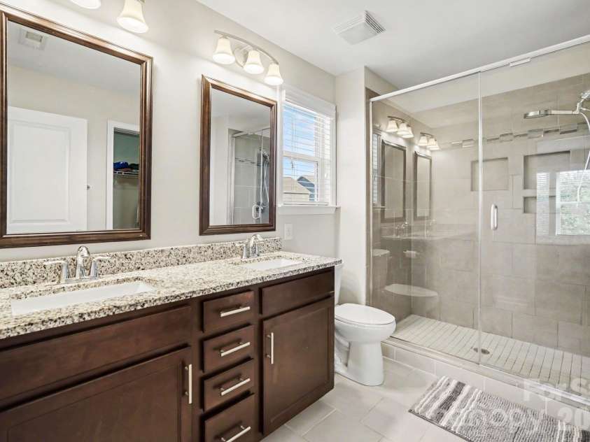 4410 Huntley Glen Drive, Pineville, NC 28134.  MLS# CAR4436263, YatesRealty ID 57919. Primary Bath