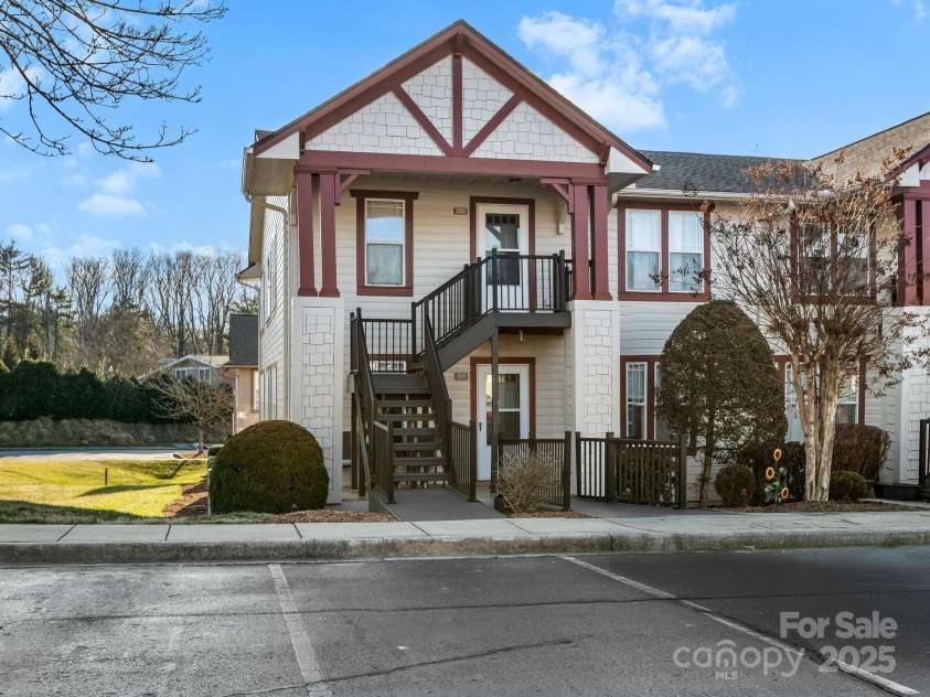 2302 Deermouse Way, Hendersonville, NC 28792.  MLS# CAR4224287, YatesRealty ID 5792. 