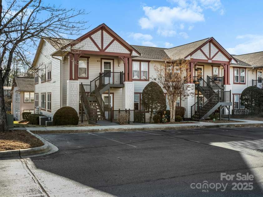 2302 Deermouse Way, Hendersonville, NC 28792.  MLS# CAR4224287, YatesRealty ID 5792. 