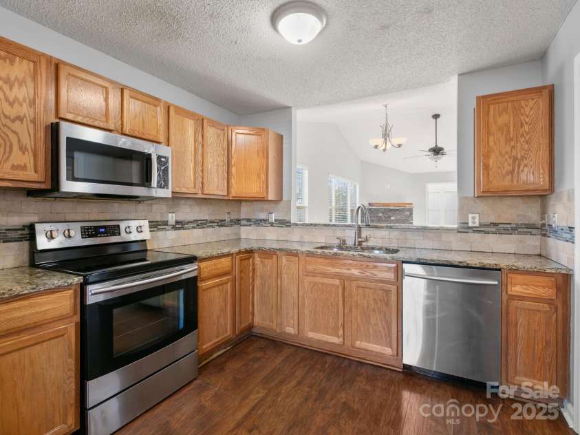 2302 Deermouse Way, Hendersonville, NC 28792.  MLS# CAR4224287, YatesRealty ID 5792. 