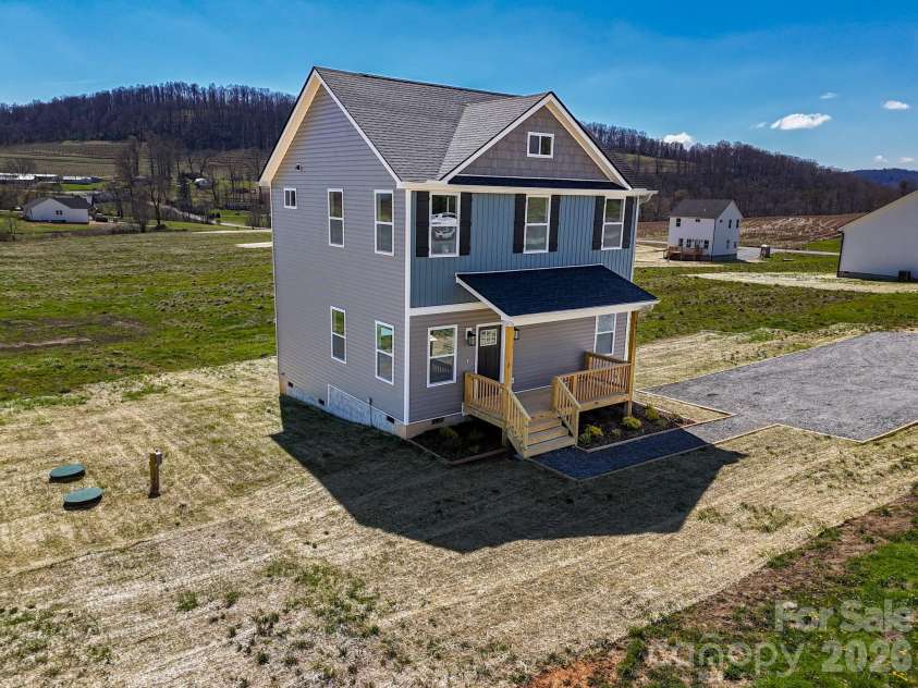 497 Waters Road, Hendersonville, NC 28792.  MLS# CAR4341564, YatesRealty ID 5792. 
