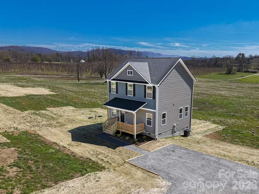 497 Waters Road, Hendersonville, NC 28792.  MLS# CAR4341564, YatesRealty ID 5792. 