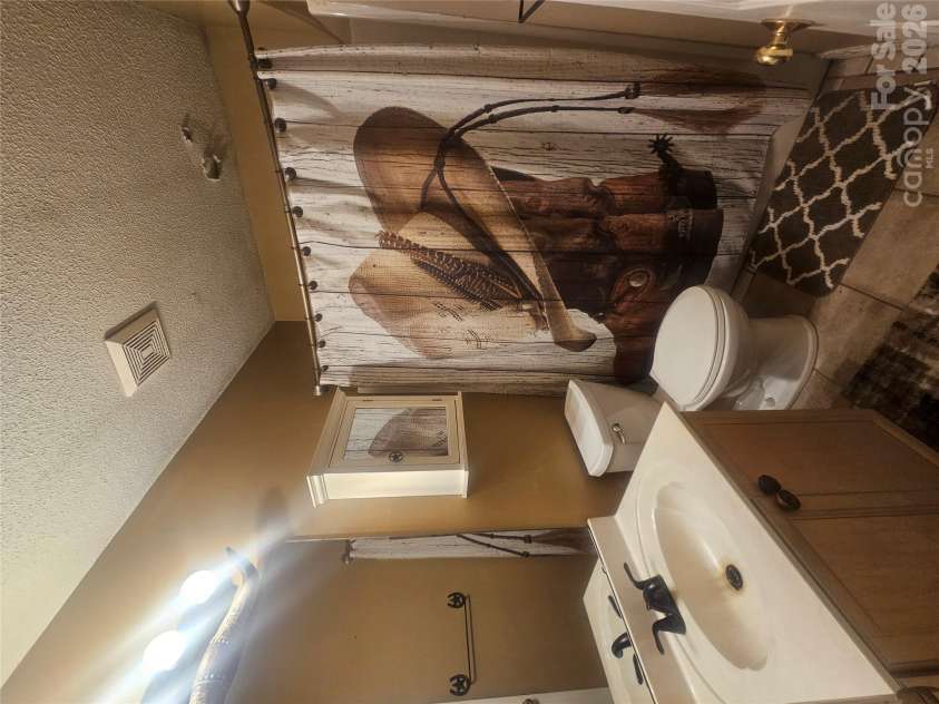 7313 Veranda Drive, Waxhaw, NC 28173.  MLS# CAR4436224, YatesRealty ID 57923. Guest Bathroom