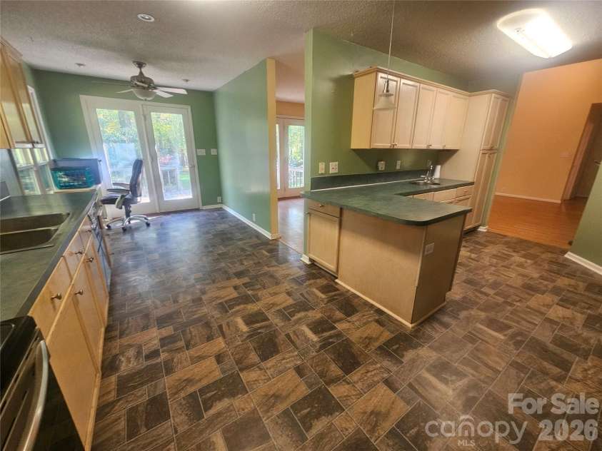 7313 Veranda Drive, Waxhaw, NC 28173.  MLS# CAR4436224, YatesRealty ID 57923. Huge kitchen with extra prep area