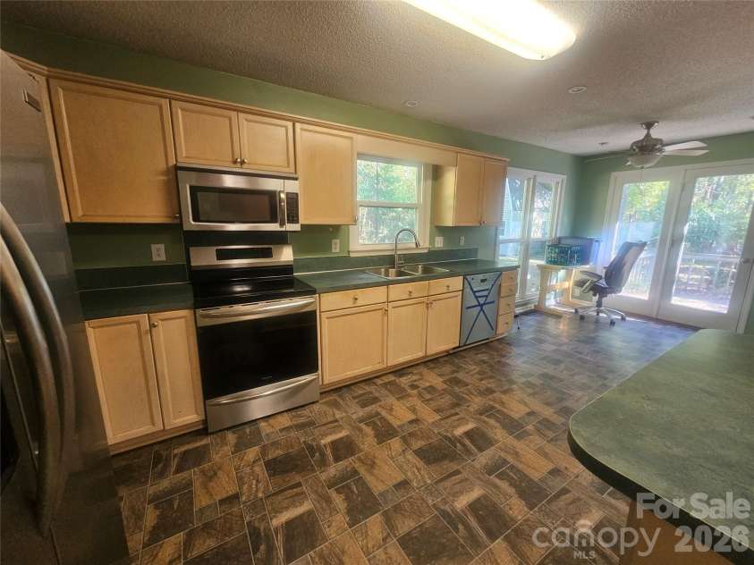 7313 Veranda Drive, Waxhaw, NC 28173.  MLS# CAR4436224, YatesRealty ID 57923. Kitchen with stainless appliances