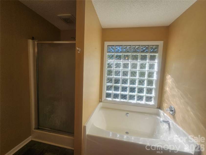 7313 Veranda Drive, Waxhaw, NC 28173.  MLS# CAR4436224, YatesRealty ID 57923. Primary Bath