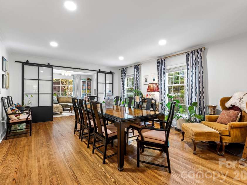 4015 Oldfield Road, Charlotte, NC 28226.  MLS# CAR4436144, YatesRealty ID 57924. 