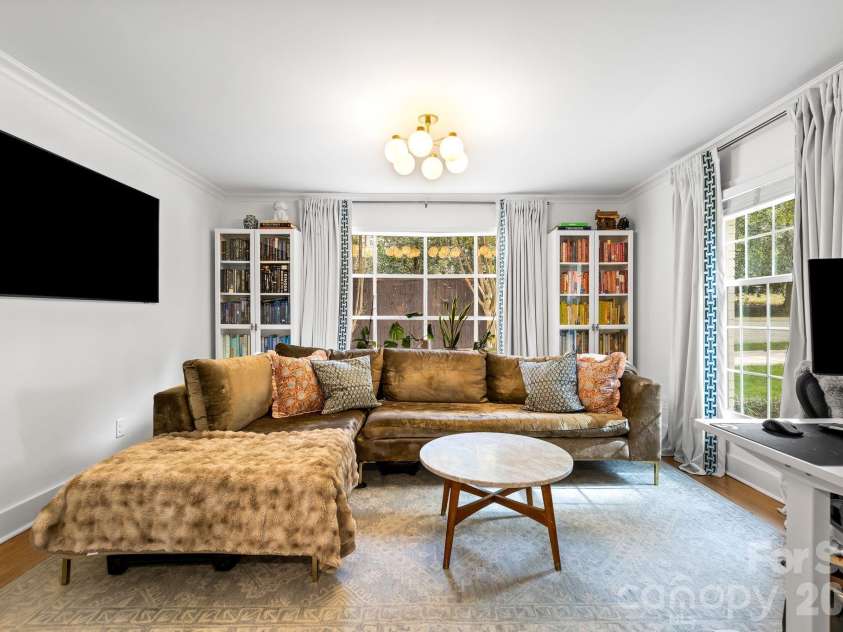 4015 Oldfield Road, Charlotte, NC 28226.  MLS# CAR4436144, YatesRealty ID 57924. 