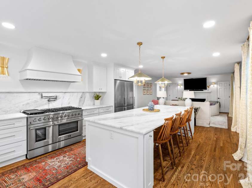 4015 Oldfield Road, Charlotte, NC 28226.  MLS# CAR4436144, YatesRealty ID 57924. 