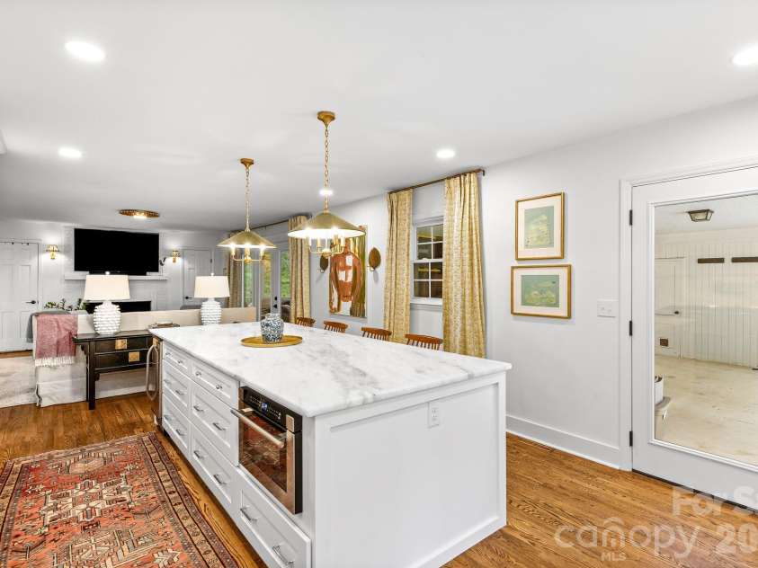 4015 Oldfield Road, Charlotte, NC 28226.  MLS# CAR4436144, YatesRealty ID 57924. 
