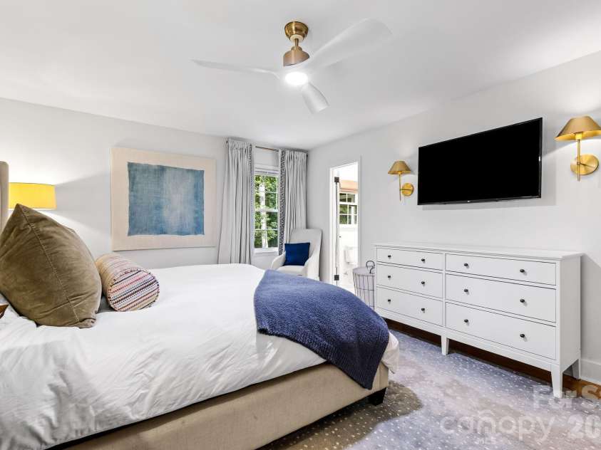 4015 Oldfield Road, Charlotte, NC 28226.  MLS# CAR4436144, YatesRealty ID 57924. 